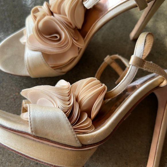 Badgley Mischka Women's Nude Floral Heel - Picture 1 of 5